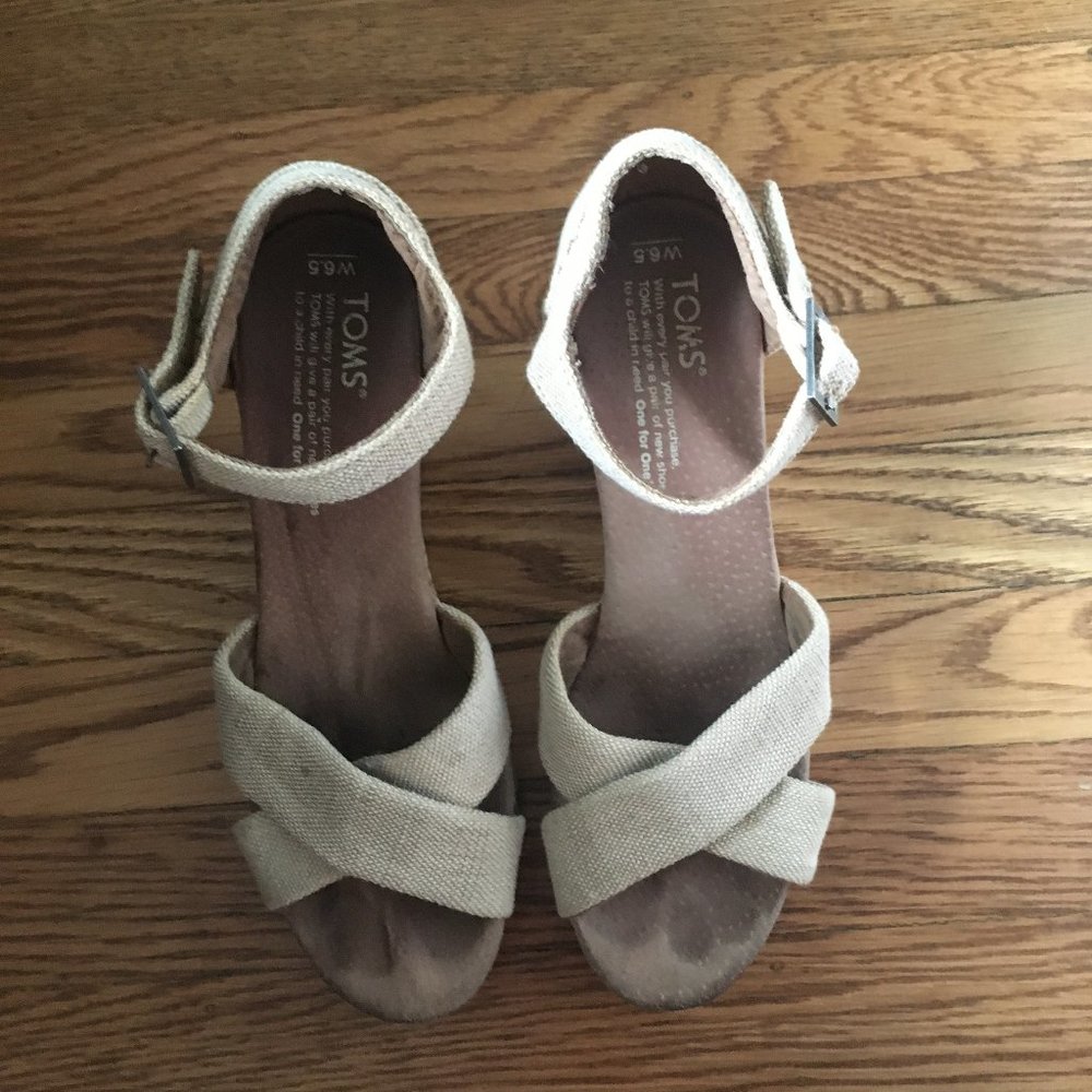 Tom's Size 6.5 Strappy Wedge Sandals Sierra Fabric